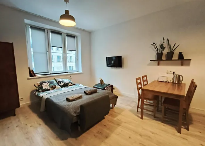 Parrot\'S Apartment